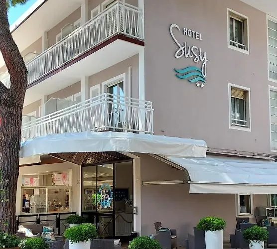 Hotel Susy - Ambienti Rinnovati - Direttamente Su Viale Dante E A Due Passi Dal Mare