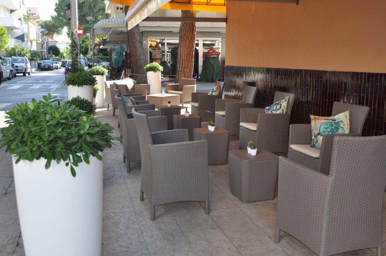 Susy - Ambienti Rinnovati - Direttamente Su Viale Dante E A Due Passi Dal Mare Hotel 2*