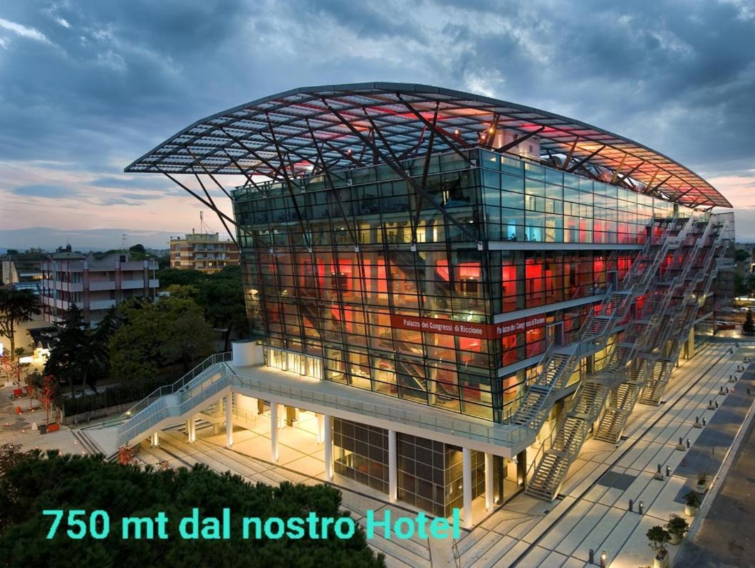 Hotel Susy - Ambienti Rinnovati - Direttamente Su Viale Dante E A Due Passi Dal Mare 2*