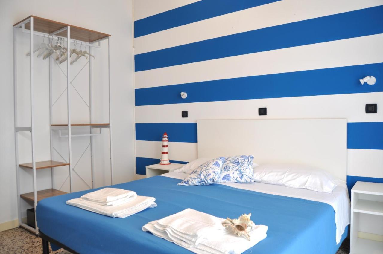 Hotel Susy - Ambienti Rinnovati - Direttamente Su Viale Dante E A Due Passi Dal Mare Riccione
