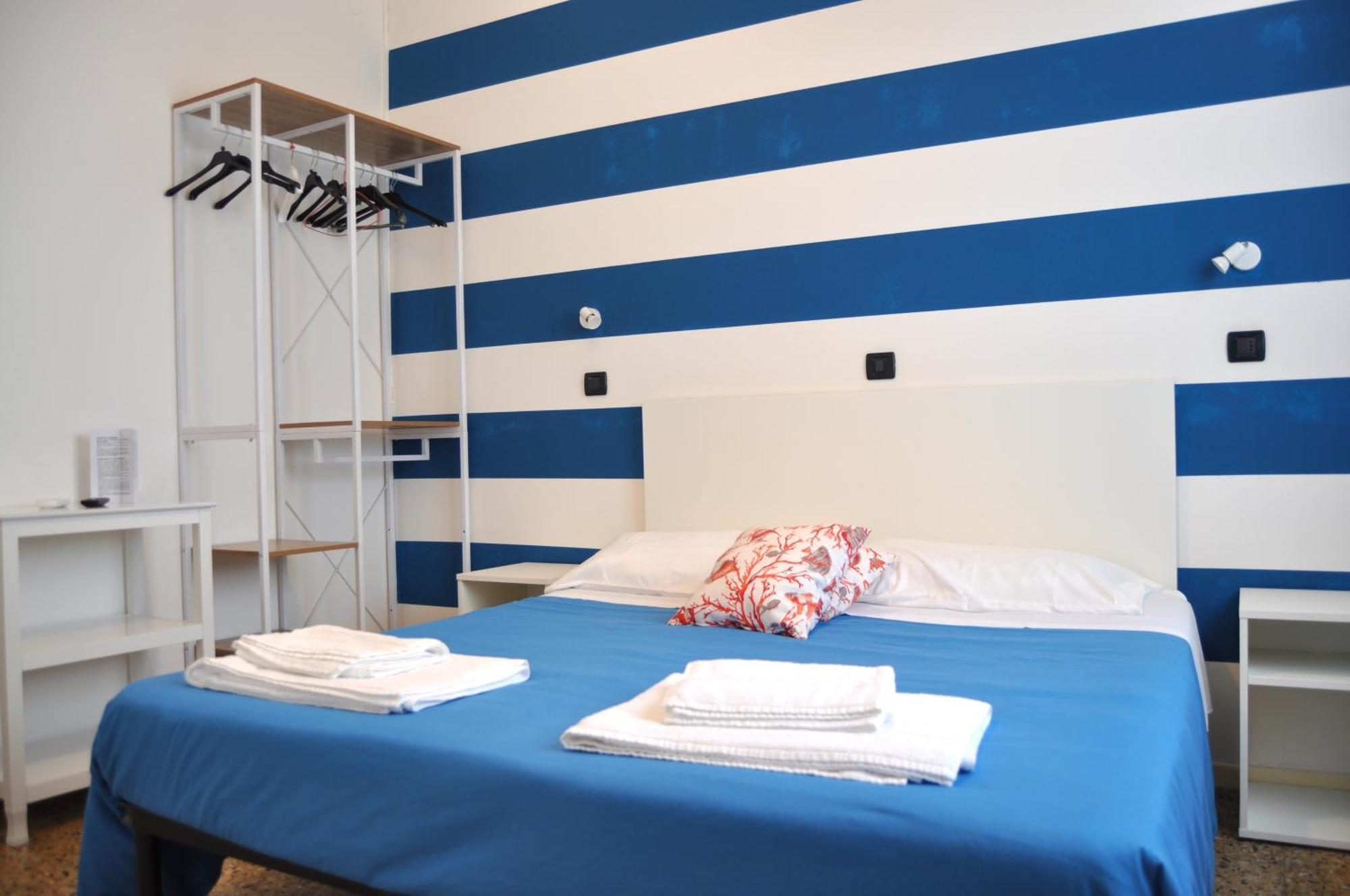 Susy - Ambienti Rinnovati - Direttamente Su Viale Dante E A Due Passi Dal Mare Hotel 2*