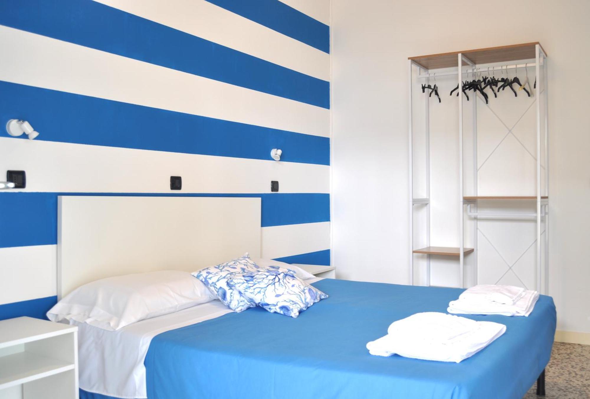 Susy - Ambienti Rinnovati - Direttamente Su Viale Dante E A Due Passi Dal Mare Hotel Riccione